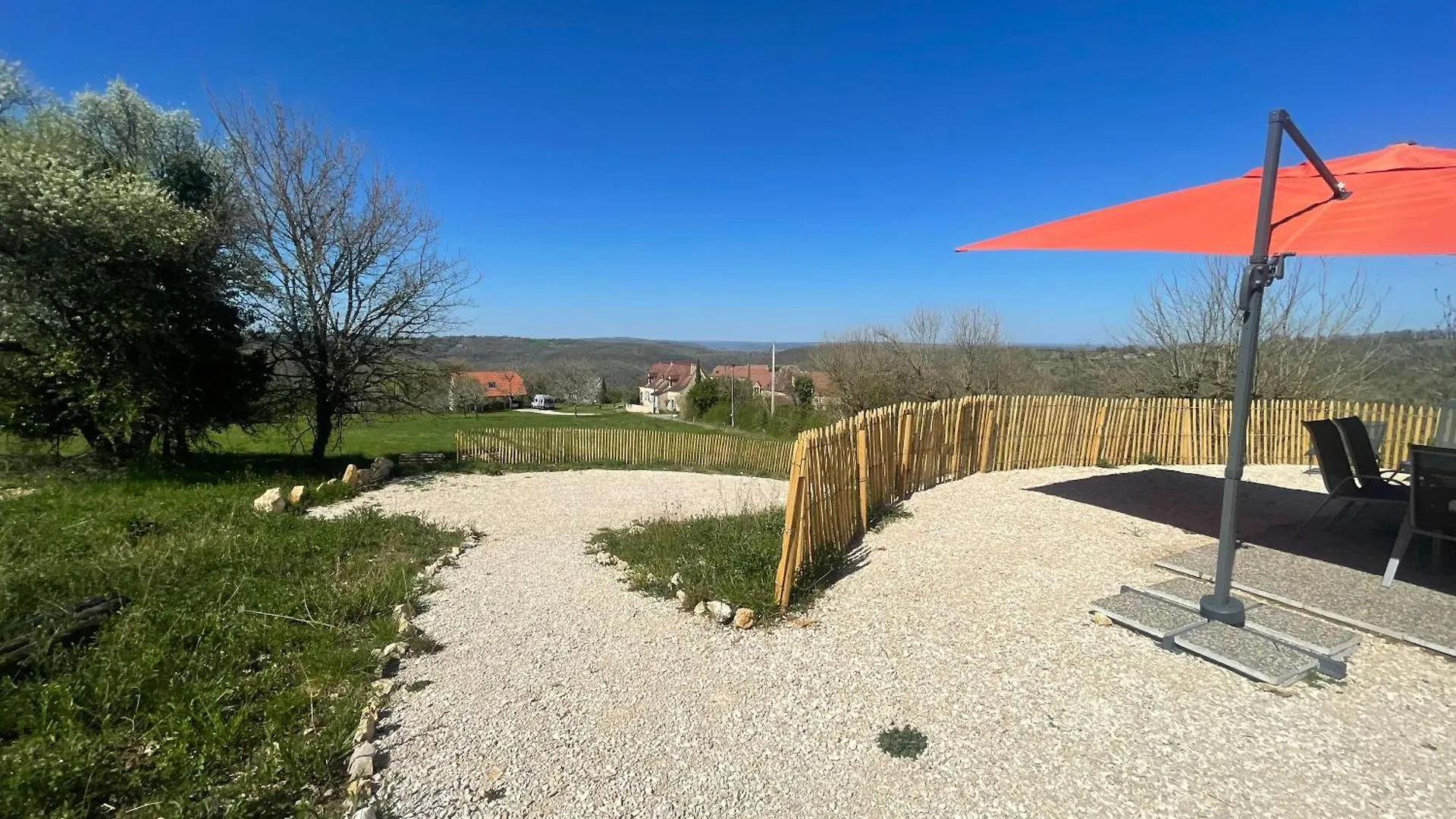 Gite Le Bas Des Poujades Reilhaguet 0*,